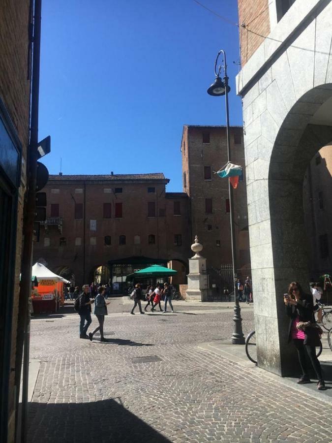 شقة A Due Passi Dal Castello فيرّارا المظهر الخارجي الصورة